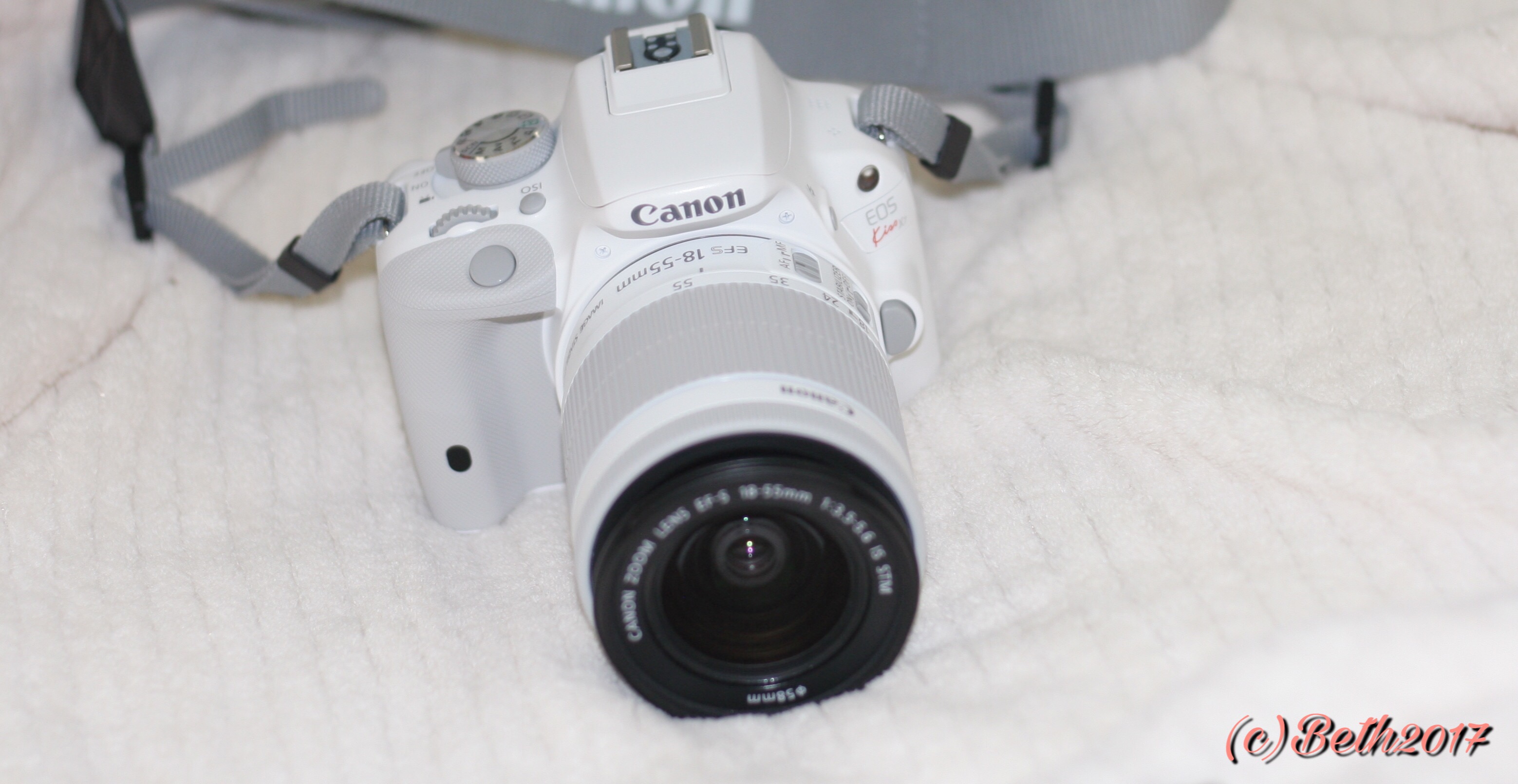 Unboxing: Canon EOS Kiss X7 [White] - Beth in Japan