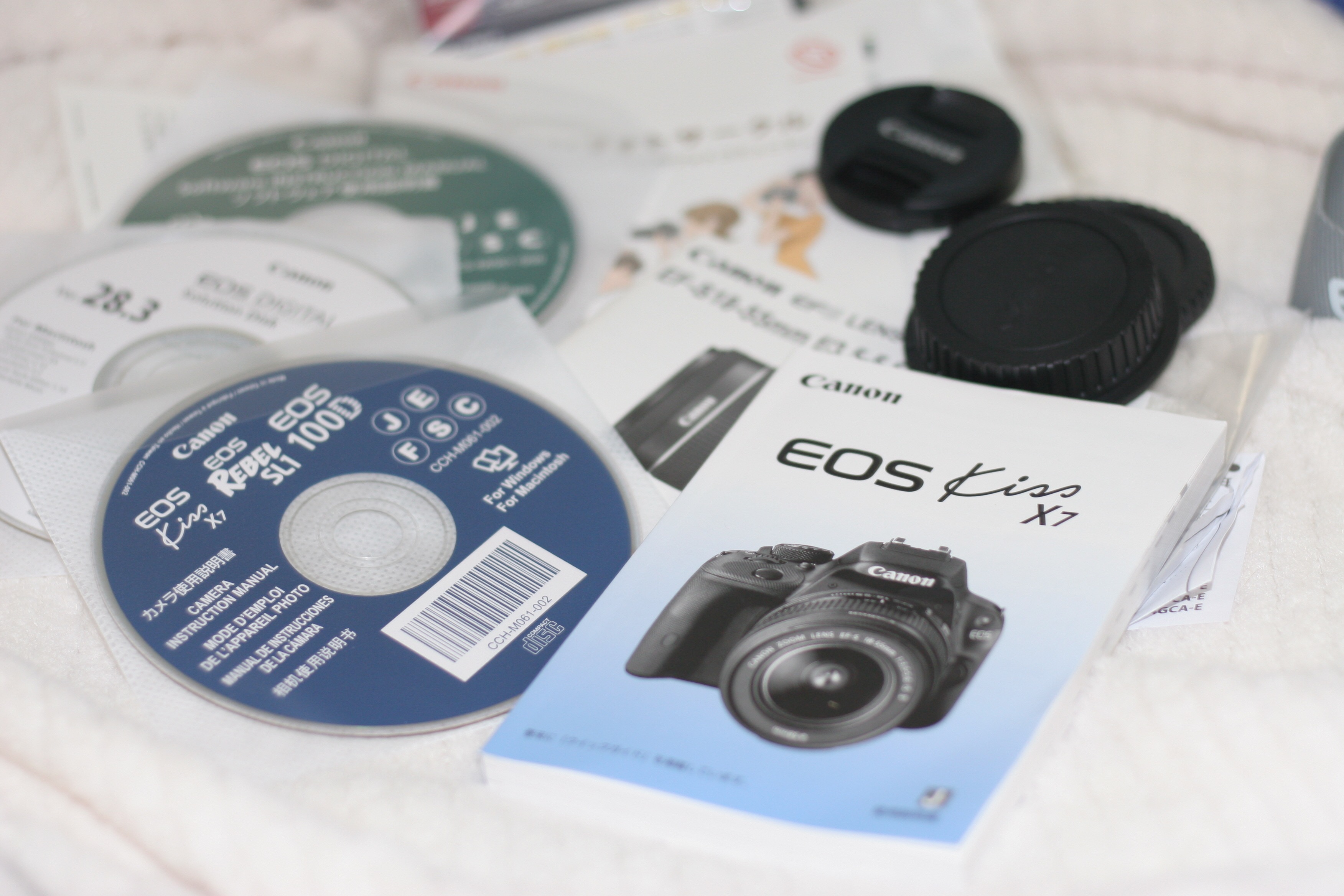 Unboxing: Canon EOS Kiss X7 [White] - Beth in Japan