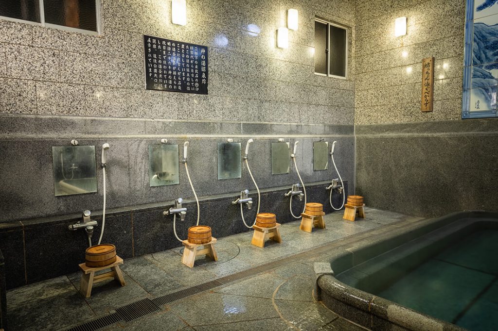 This is the shower area where everyone has an unobstructive view of your body. This is where you clean yourself up, one onsen etiquette in Japan that foreigners should follow.