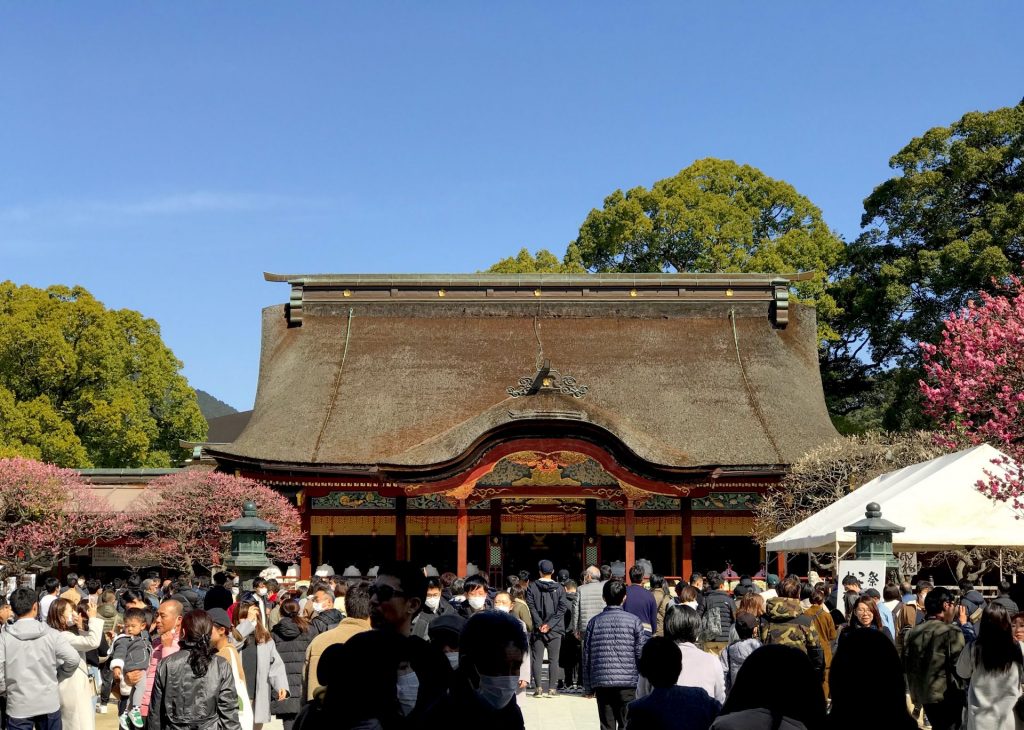 This is the Dazaifu Tanmangu Shrine in Fukuoka. A lot of people can be seen in the photo each praying for ther heart's desires.